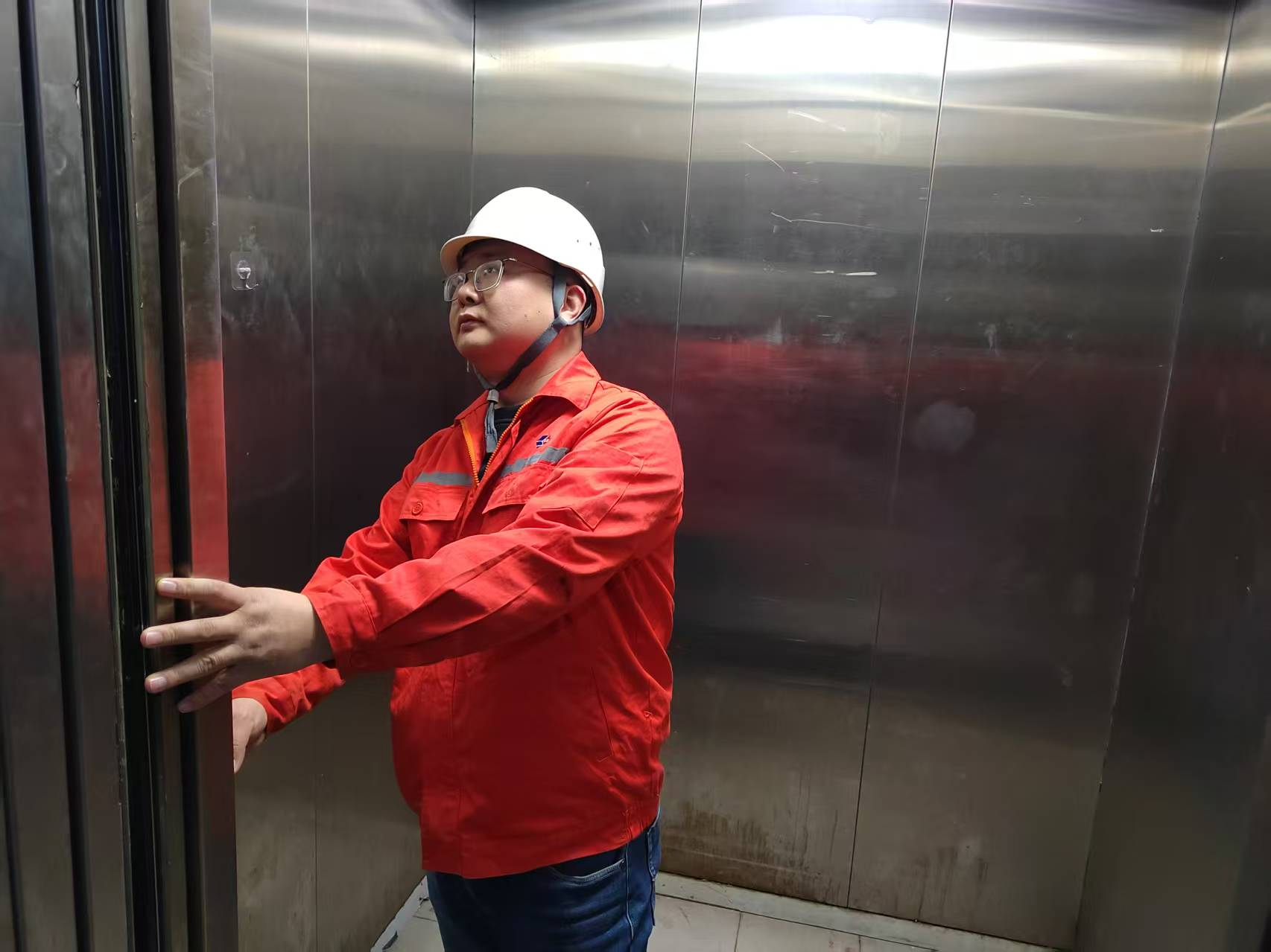 自贡九三学社社员杨文主导完成四川首部电梯拆除安全团体标准编制